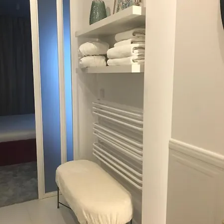 Ivy Apartment *